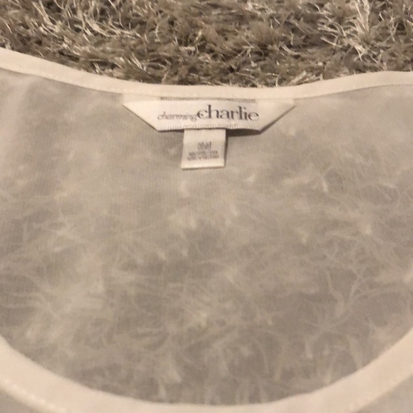 2 blouses - Picture 6 of 7